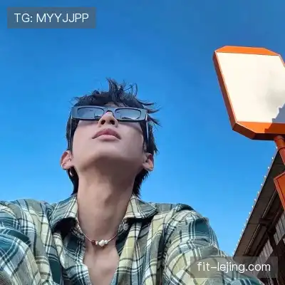 薄发华